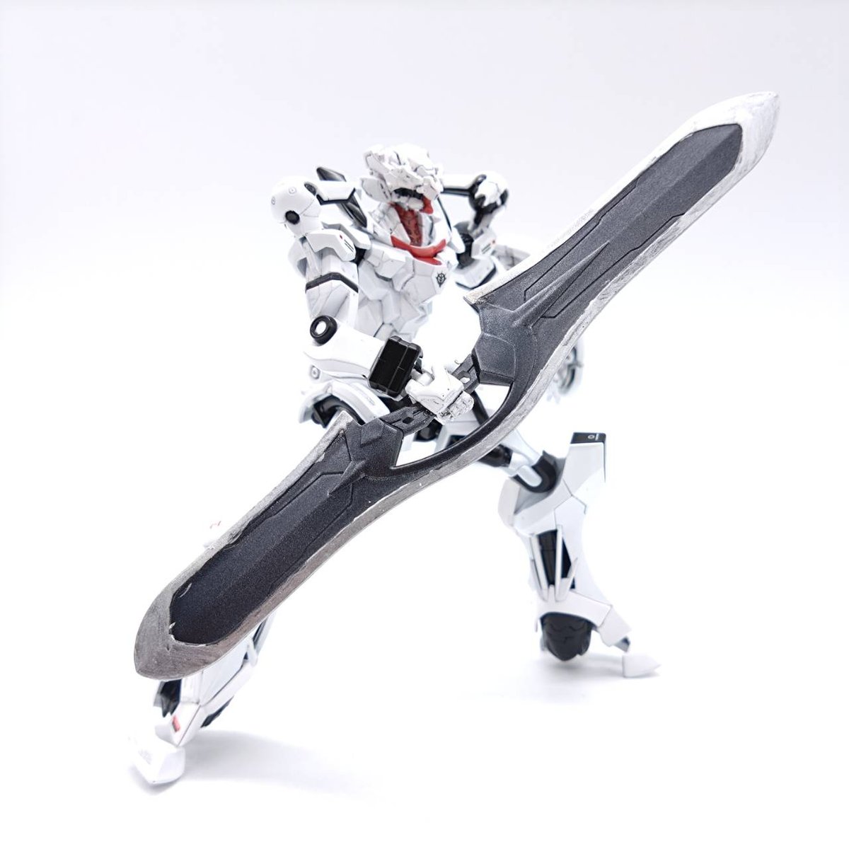 gquuuuuux-masspro-8-posing-0-2