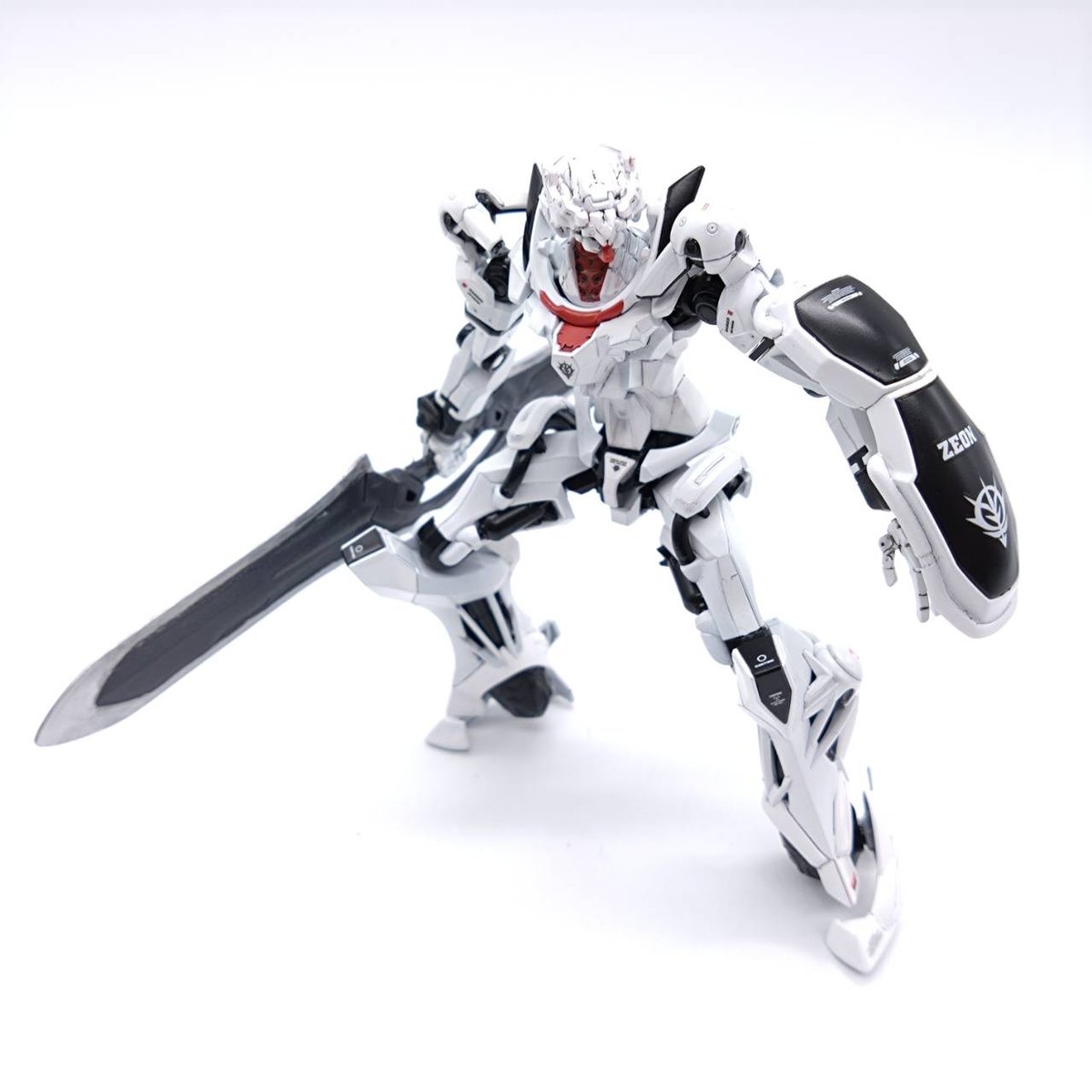 gquuuuuux-masspro-8-posing-0-4