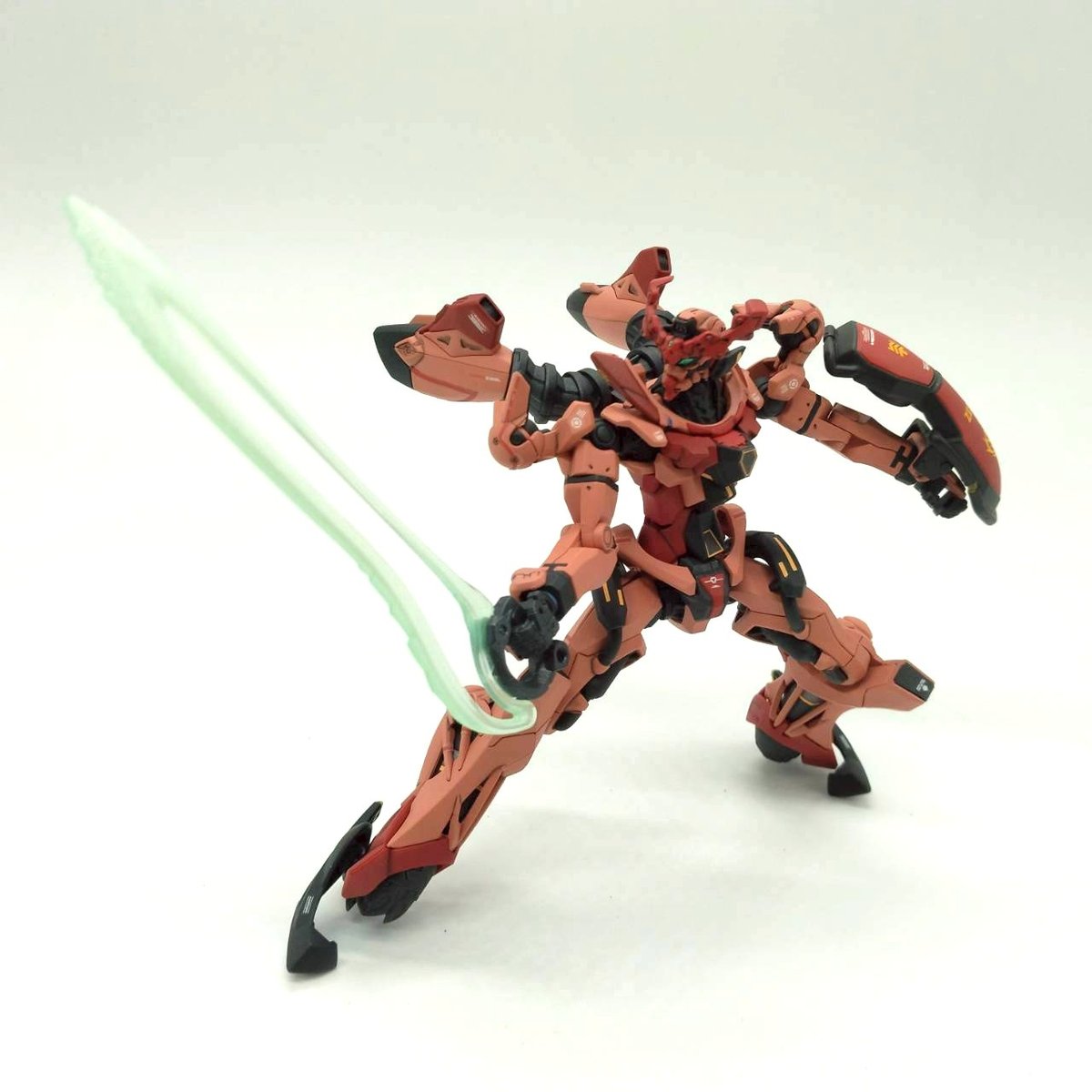 red-gquuuuuux-08-02