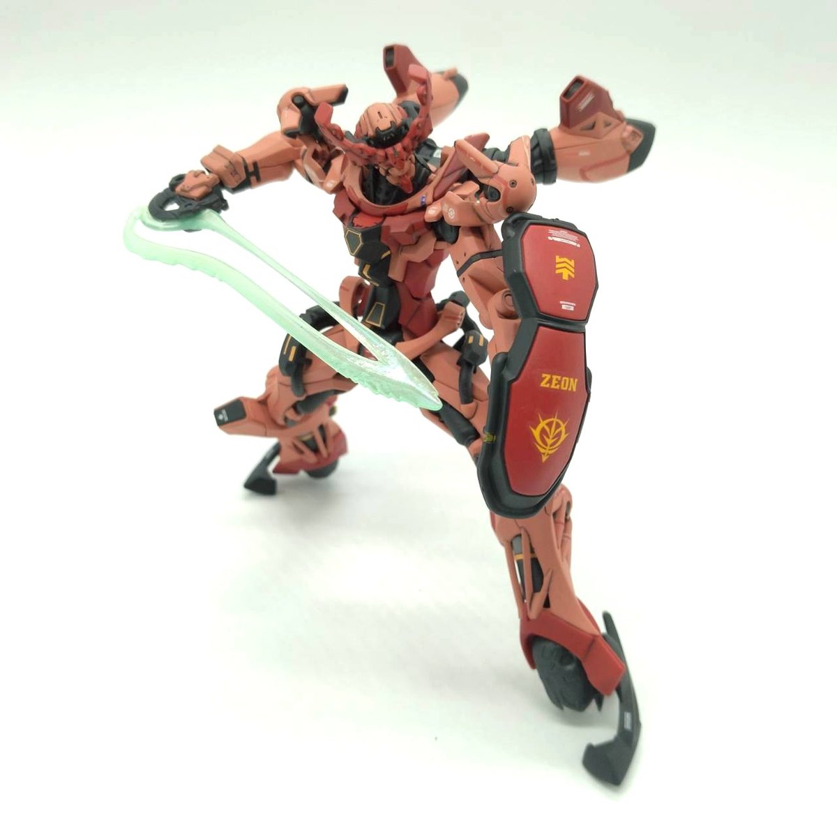 red-gquuuuuux-08-06