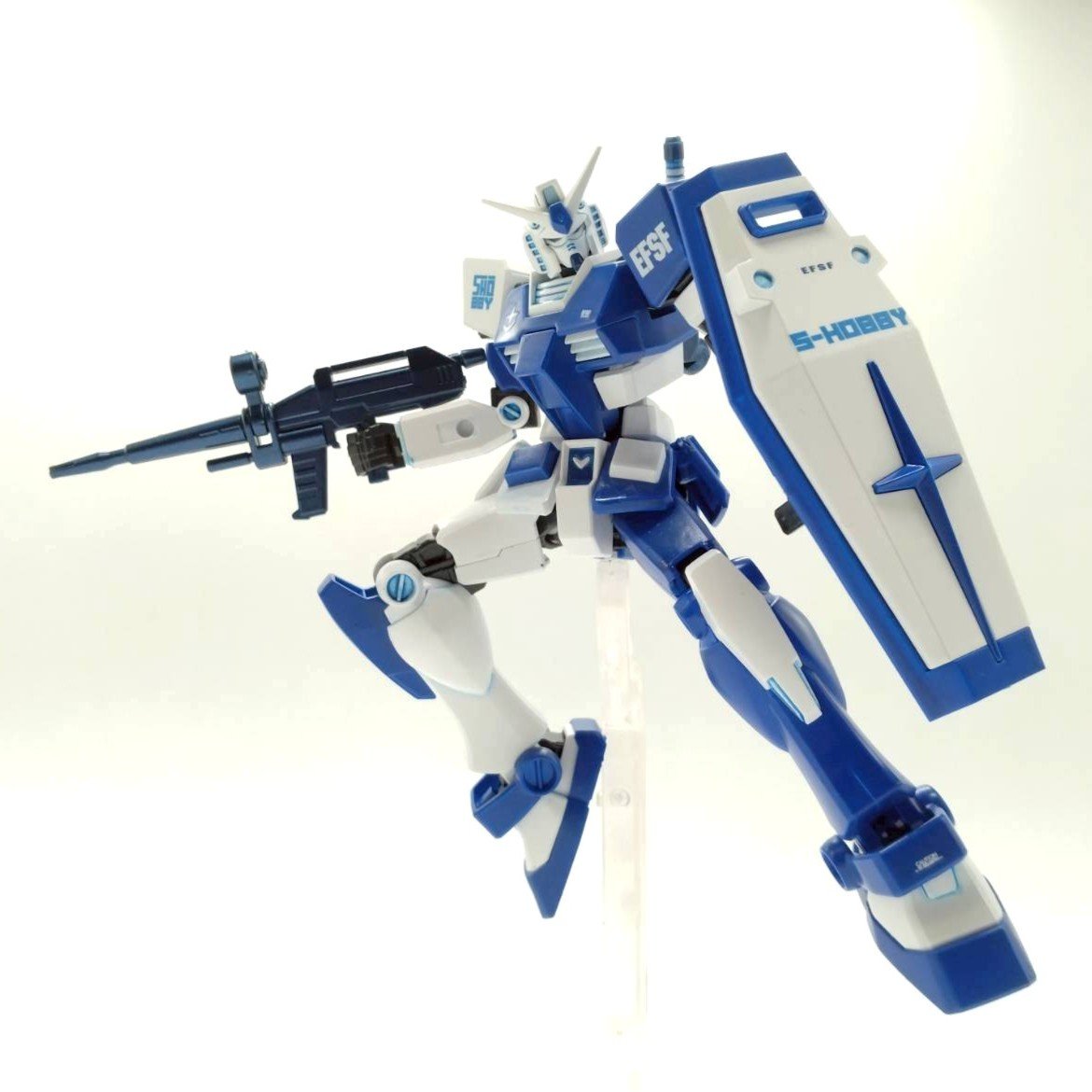 s-hobby-gundam-8-posing-1