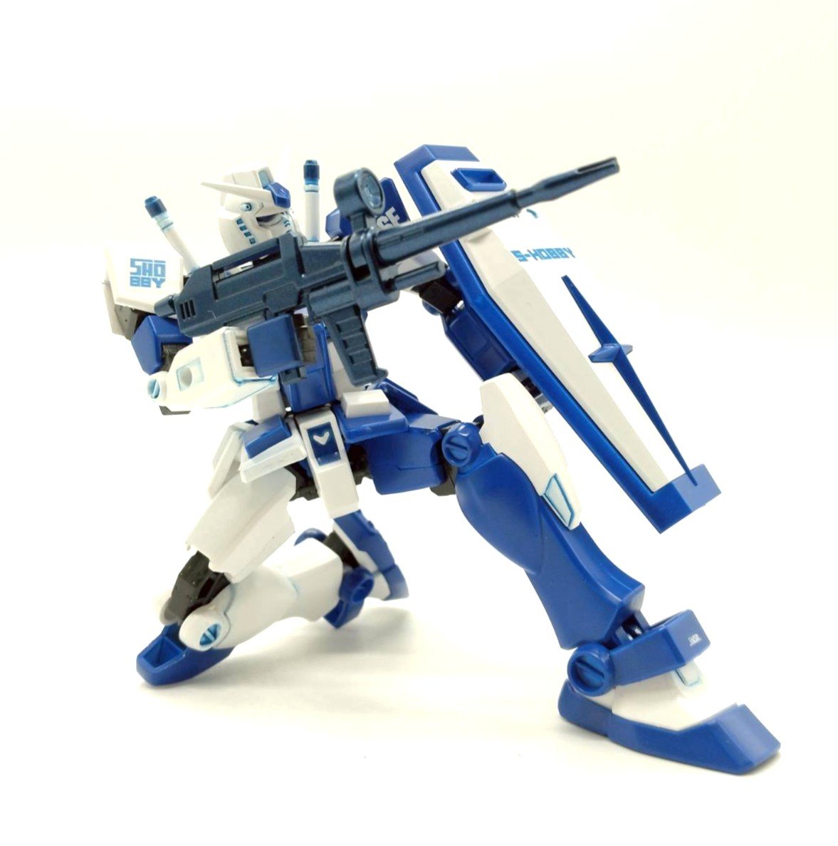 s-hobby-gundam-8-posing-10