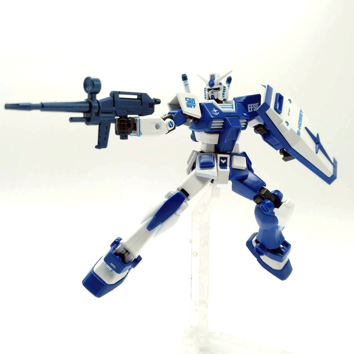 s-hobby-gundam-8-posing-2