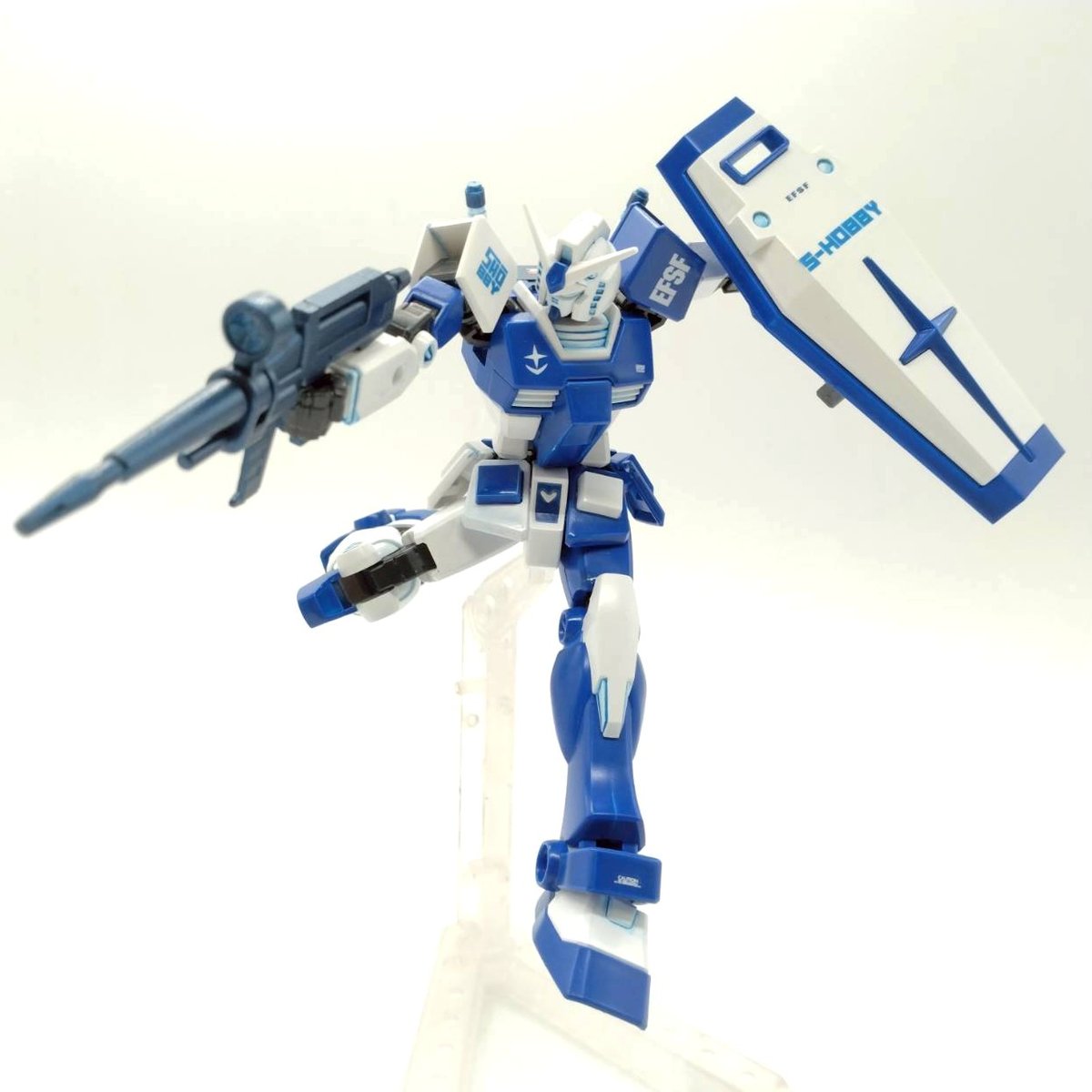 s-hobby-gundam-8-posing-3