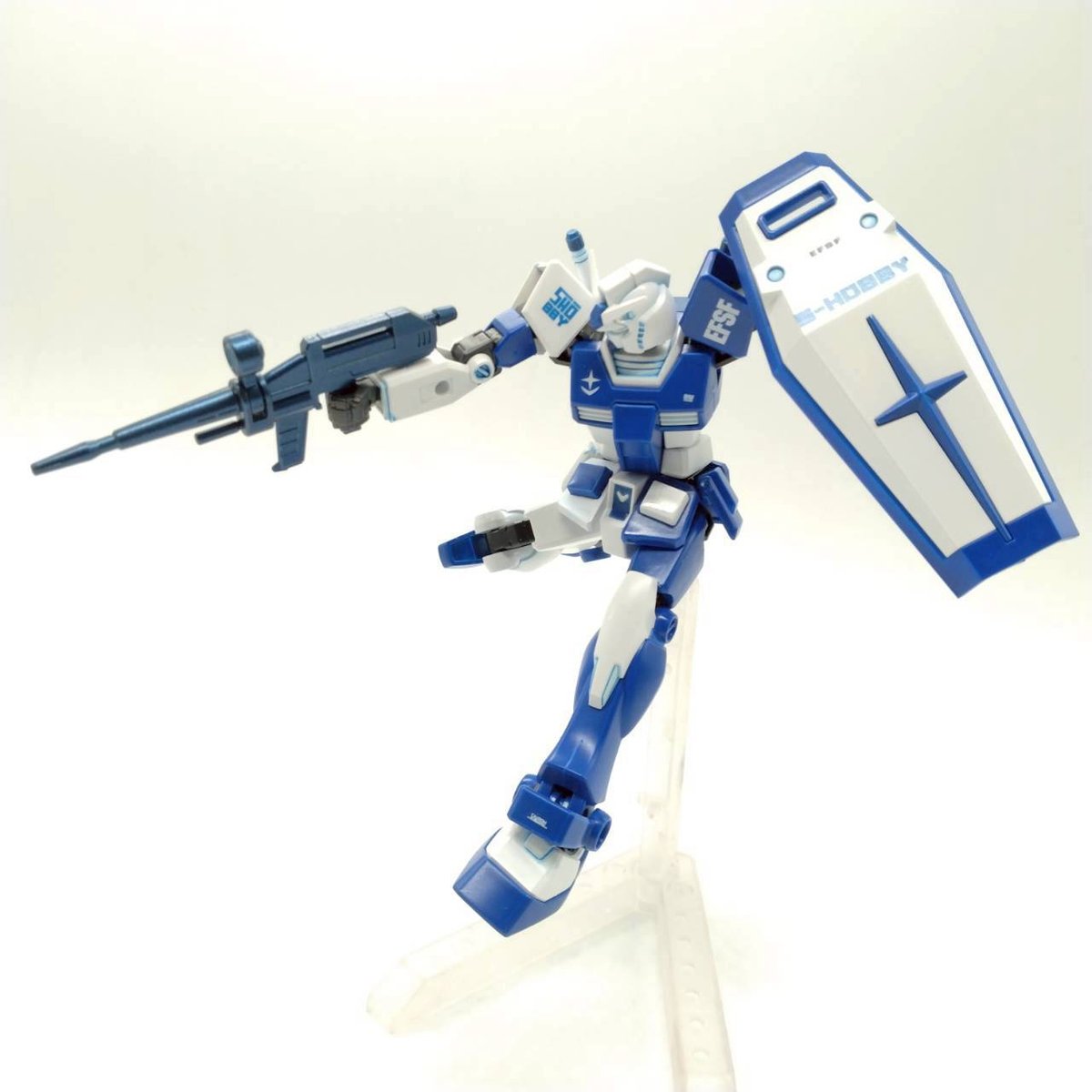 s-hobby-gundam-8-posing-4