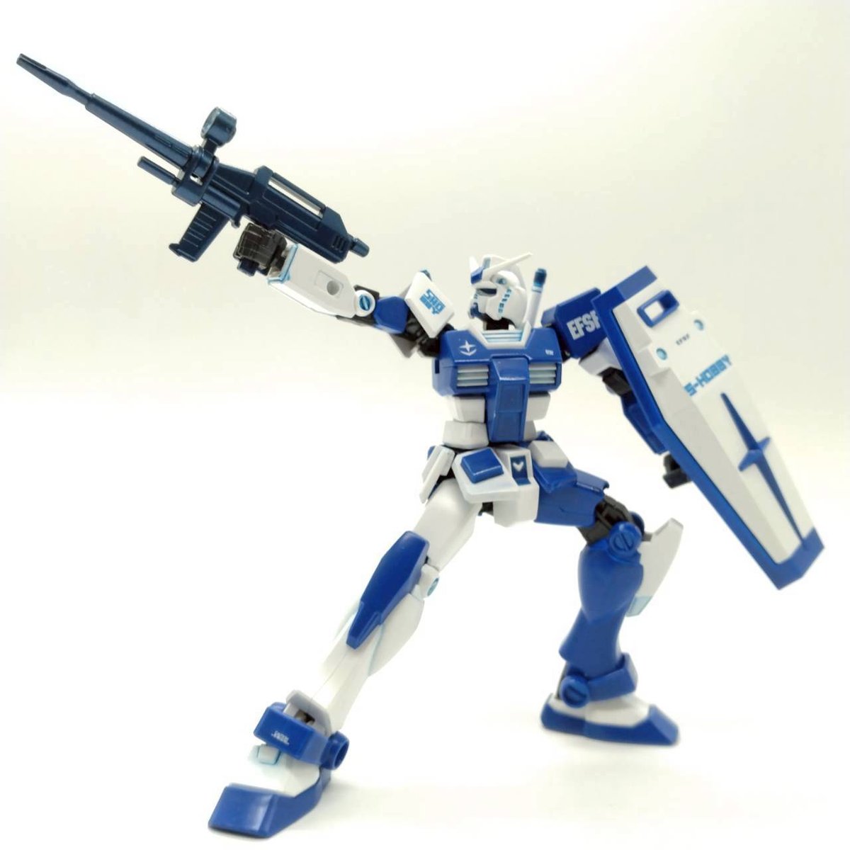 s-hobby-gundam-8-posing-7